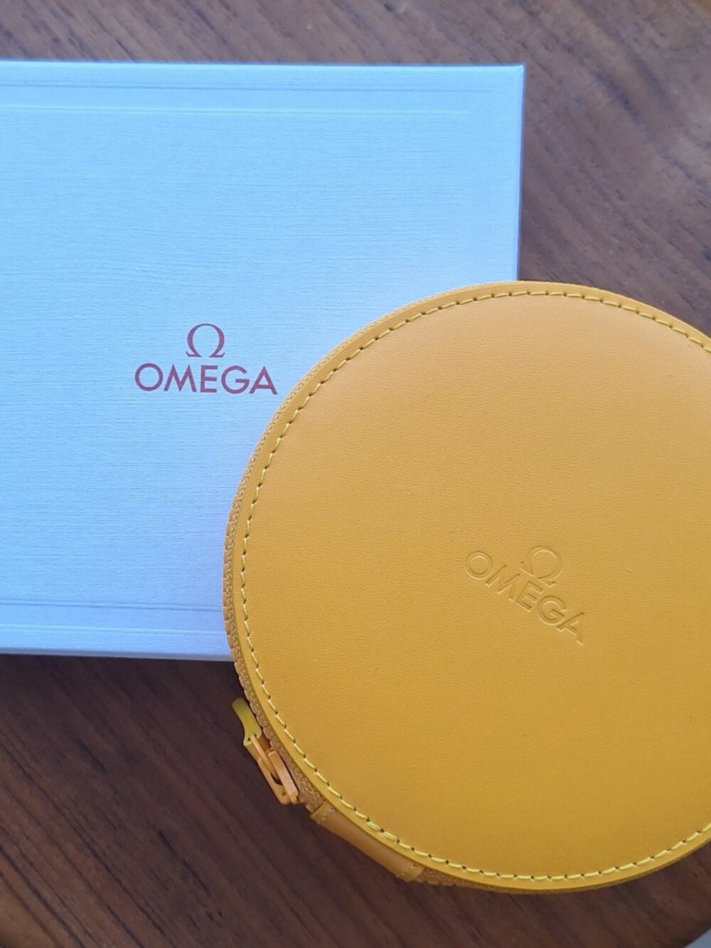 CIRCLE YELLOW SUNSHINE ZIP COIN WALLET OMEGA